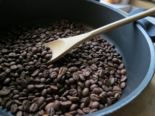 Kaffee in Pfanne roesten Kaffee_in_Pfanne_roesten